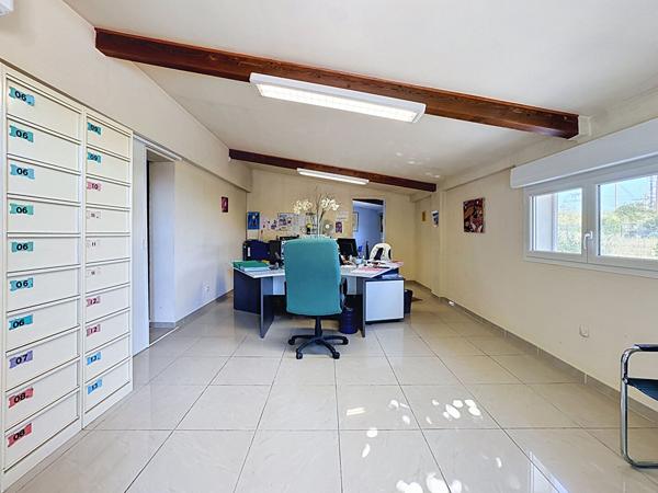 VENDRE ? ENSEMBLE IMMOBILIER DE 395 m² AVEC PISCINE À ARLES