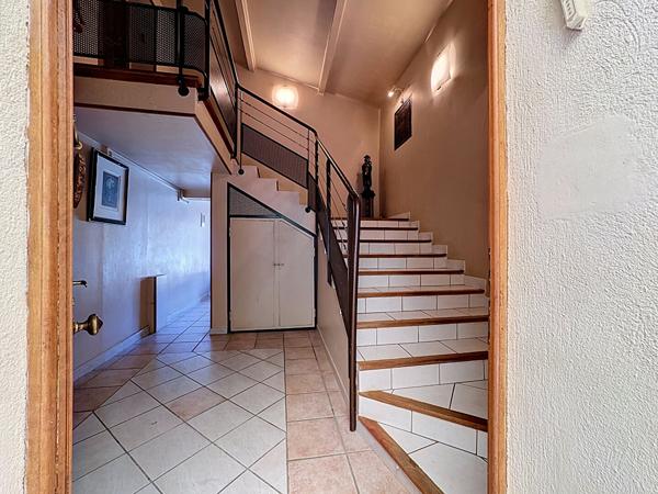 VENDRE ? ENSEMBLE IMMOBILIER DE 395 m² AVEC PISCINE À ARLES