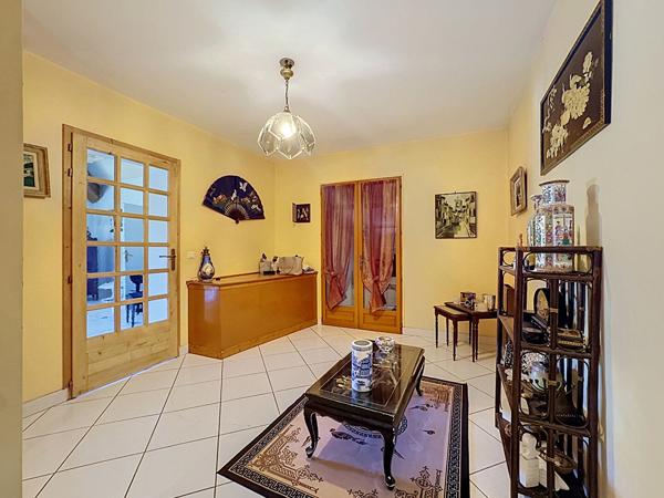 VENDRE ? ENSEMBLE IMMOBILIER DE 395 m² AVEC PISCINE À ARLES