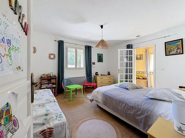 VENDRE ? ENSEMBLE IMMOBILIER DE 395 m² AVEC PISCINE À ARLES