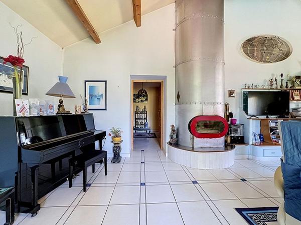 VENDRE ? ENSEMBLE IMMOBILIER DE 395 m² AVEC PISCINE À ARLES