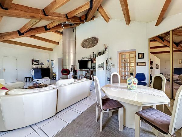 VENDRE ? ENSEMBLE IMMOBILIER DE 395 m² AVEC PISCINE À ARLES