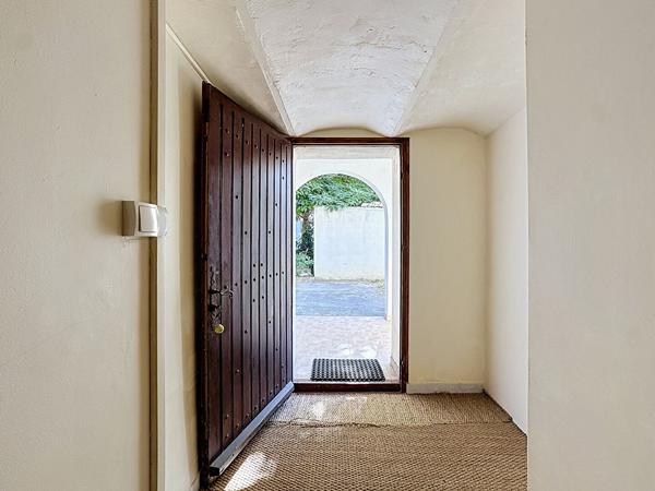 VENDRE ? ENSEMBLE IMMOBILIER DE 395 m² AVEC PISCINE À ARLES