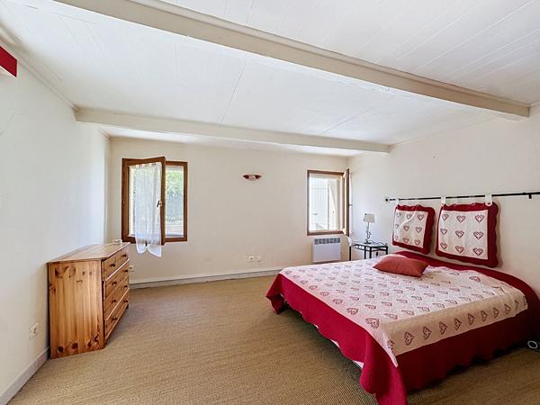 VENDRE ? ENSEMBLE IMMOBILIER DE 395 m² AVEC PISCINE À ARLES