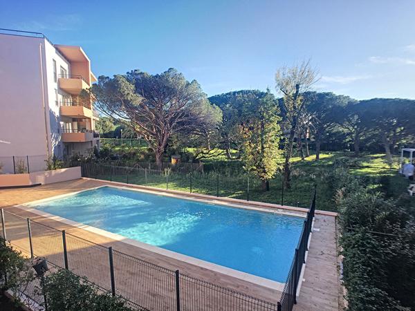 FREJUS T2 terrasse, place de parking, piscine