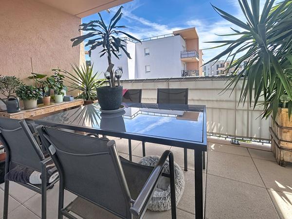 FREJUS T2 terrasse, place de parking, piscine