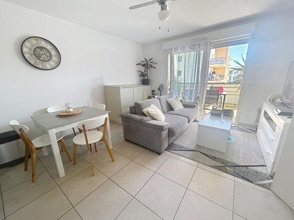 FREJUS T2 terrasse, place de parking, piscine