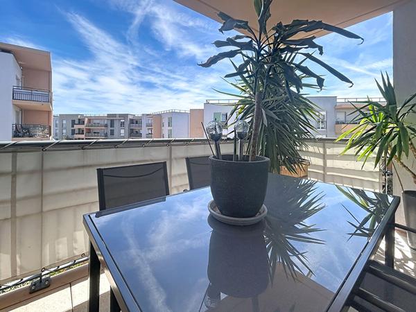 FREJUS T2 terrasse, place de parking, piscine
