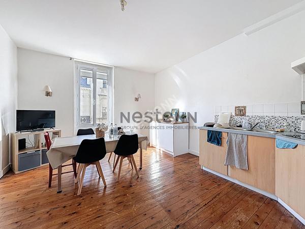 Immeuble de rapport - Bourg du Lion d'Angers - 2 appartements T3 et un commerce
