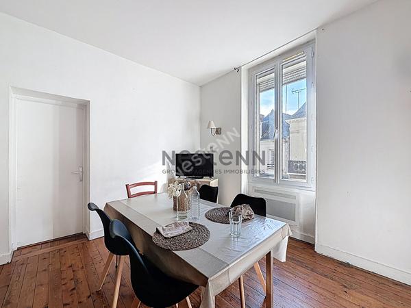 Immeuble de rapport - Bourg du Lion d'Angers - 2 appartements T3 et un commerce