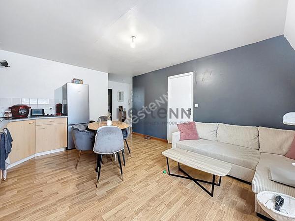 Immeuble de rapport - Bourg du Lion d'Angers - 2 appartements T3 et un commerce