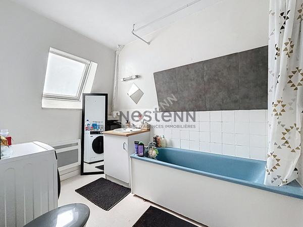 Immeuble de rapport - Bourg du Lion d'Angers - 2 appartements T3 et un commerce