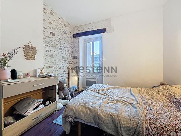 Immeuble de rapport - Bourg du Lion d'Angers - 2 appartements T3 et un commerce
