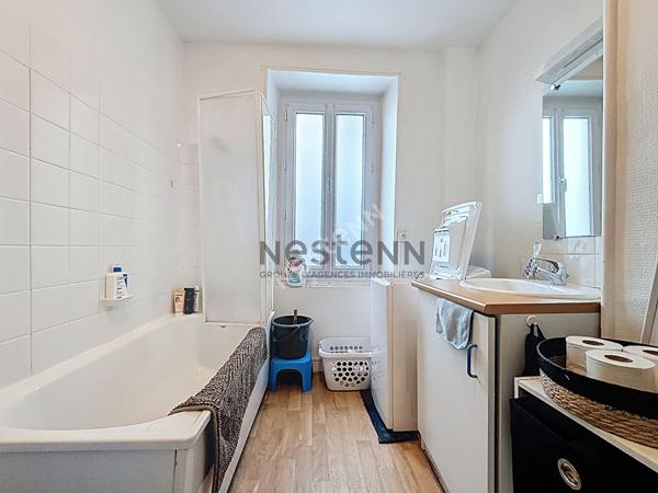 Immeuble de rapport - Bourg du Lion d'Angers - 2 appartements T3 et un commerce