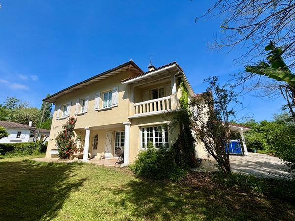 Splendide maison familiale de 255 m² à vendre à Pouillon, havre de paix et de confort