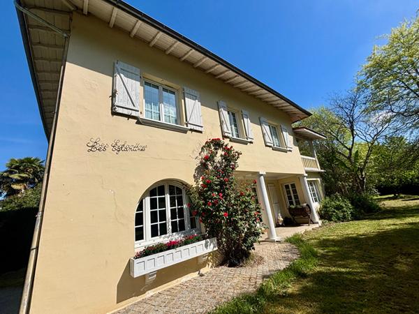 Splendide maison familiale de 255 m² à vendre à Pouillon, havre de paix et de confort