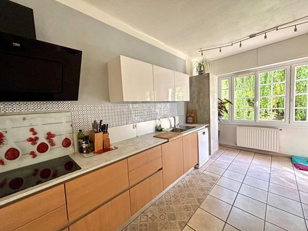 Splendide maison familiale de 255 m² à vendre à Pouillon, havre de paix et de confort