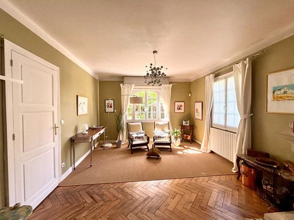 Splendide maison familiale de 255 m² à vendre à Pouillon, havre de paix et de confort