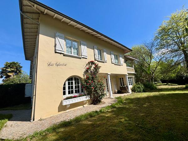 Splendide maison familiale de 255 m² à vendre à Pouillon, havre de paix et de confort