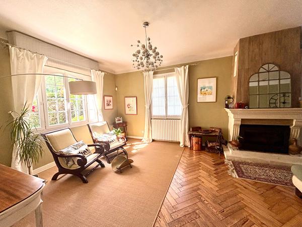 Splendide maison familiale de 255 m² à vendre à Pouillon, havre de paix et de confort