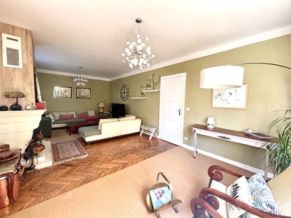 Splendide maison familiale de 255 m² à vendre à Pouillon, havre de paix et de confort