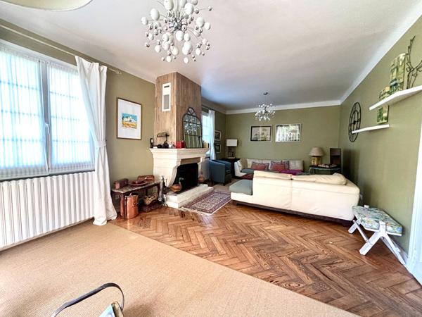 Splendide maison familiale de 255 m² à vendre à Pouillon, havre de paix et de confort