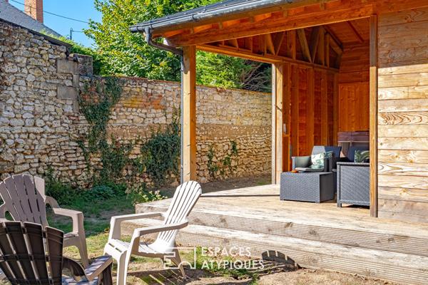 Maison en bois avec jardin arboré et jacuzzi