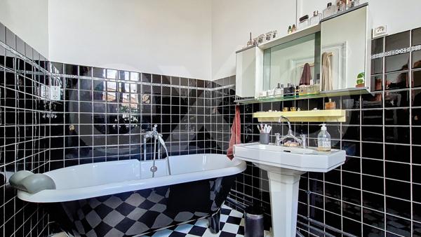 Bordeaux Nansouty – Maison bourgeoise pierre 180 m², terrasse arborée, garage 4 places