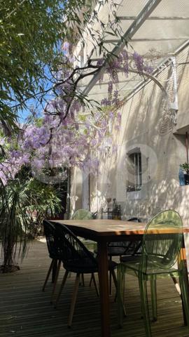 Bordeaux Nansouty – Maison bourgeoise pierre 180 m², terrasse arborée, garage 4 places