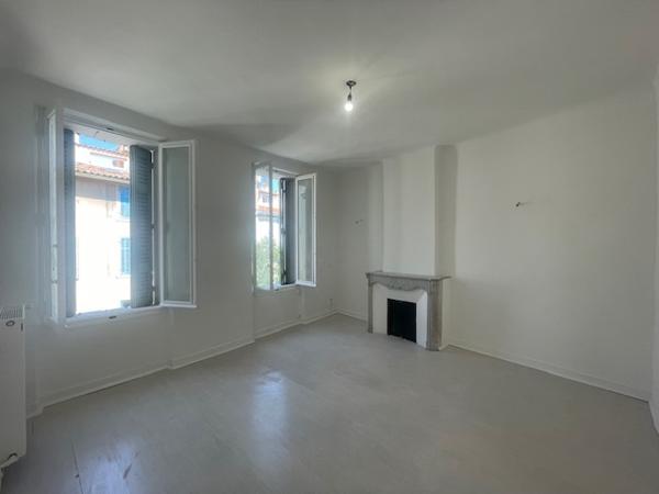 Appartement 3 pièces, plein centre au 2ème étage