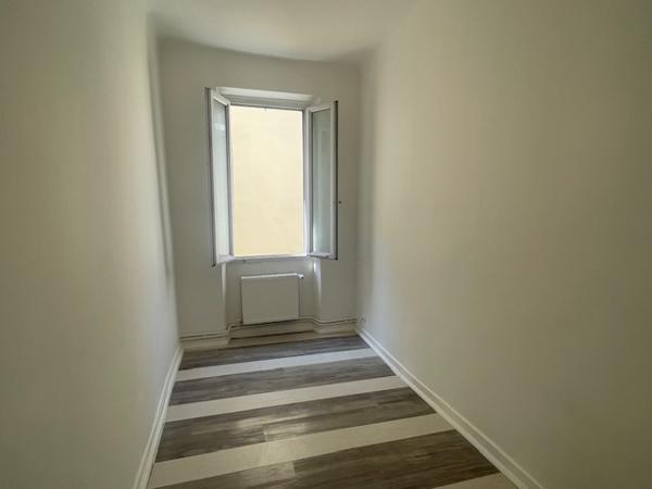 Appartement 3 pièces, plein centre au 2ème étage