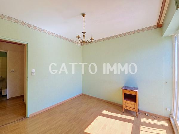 APPARTEMENT DE 100M² // 3 CH // CAVE // 1 PLACE PARKING // AV STRASBOURG METZ