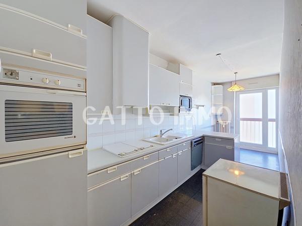 APPARTEMENT DE 100M² // 3 CH // CAVE // 1 PLACE PARKING // AV STRASBOURG METZ