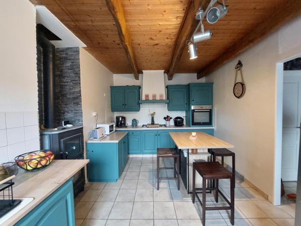 Maison à PLOUNEVEZ-MOEDEC, 22810 - 7 pièces 160m²
