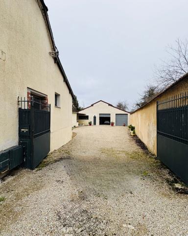 Maison familiale de caractère avec dépendances et grand terrain – Maizières-la-Grande-Paroisse