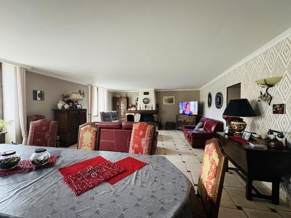 Maison familiale de caractère avec dépendances et grand terrain – Maizières-la-Grande-Paroisse