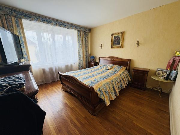 Maison familiale de caractère avec dépendances et grand terrain – Maizières-la-Grande-Paroisse