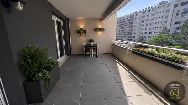 Clermont Hyper centre, au calme, lumineux T2 de 51 m2, terrasse de 14 m2, place de parking privative en sous-sol, proche toutes commodités