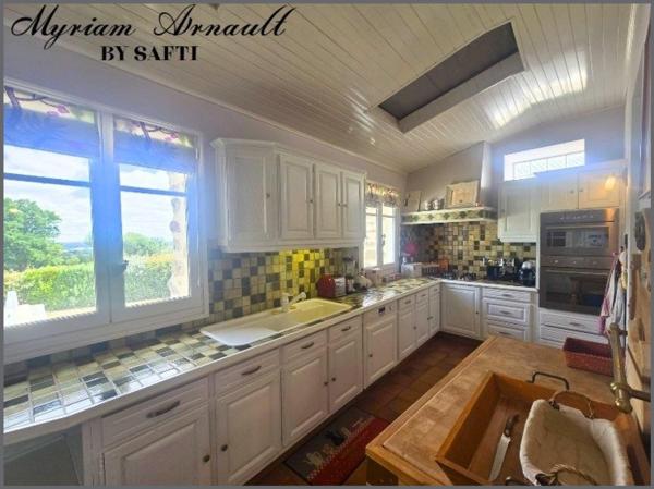 Propriété avec Maisons en pierre 4 chambres Grange Piscine Puits Annexes