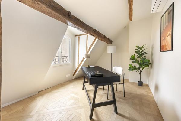 Duplex Paris 6e - SAINT-MICHEL / NOTRE-DAME