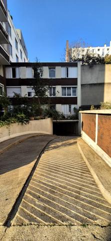 A vendre Box 15 m2 - Hopital Saint Louis - 75010 Paris