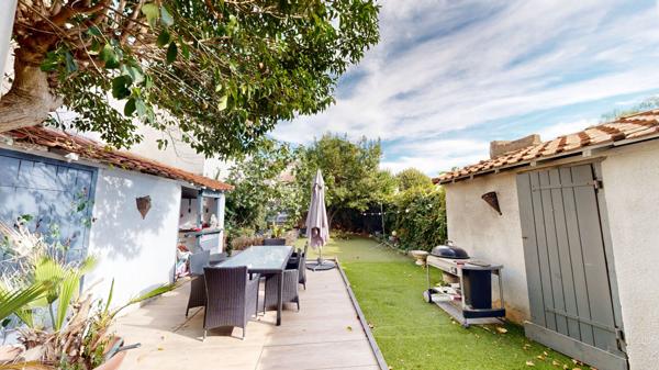 Narbonne, grande maison de ville avec jardin sans vis-à-vis