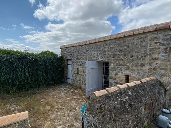 Maison ancienne de caractère de 172m² habitable avec dépendances à Faye L'Abbesse