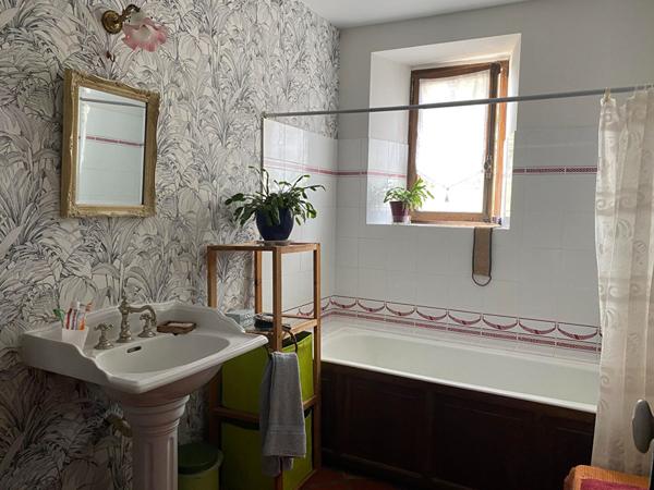 Maison ancienne de caractère de 172m² habitable avec dépendances à Faye L'Abbesse