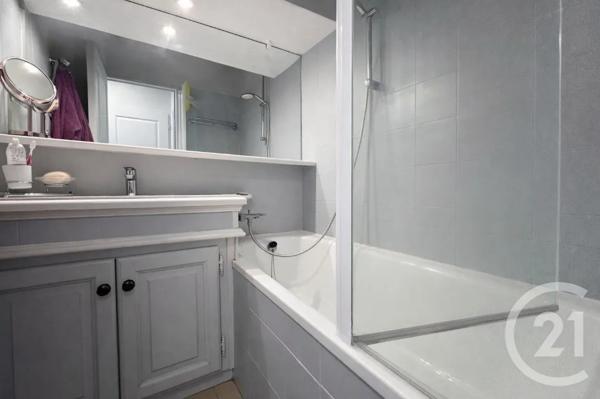 Appartement T2 à vendre  2 pièces - 29 m 2   GRIMAUD  - 83