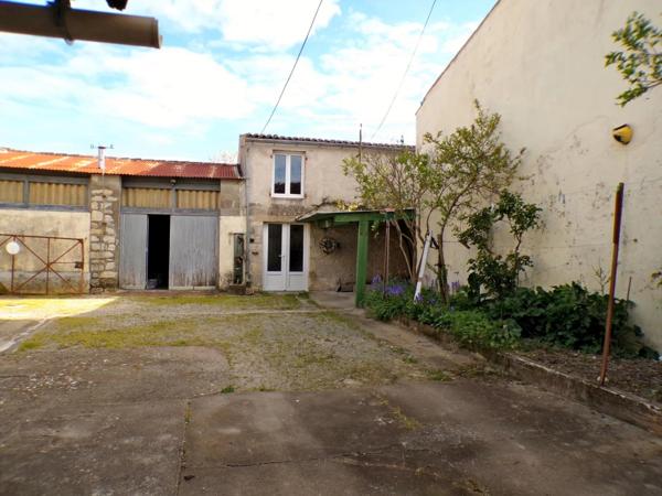 maison de village en pierre