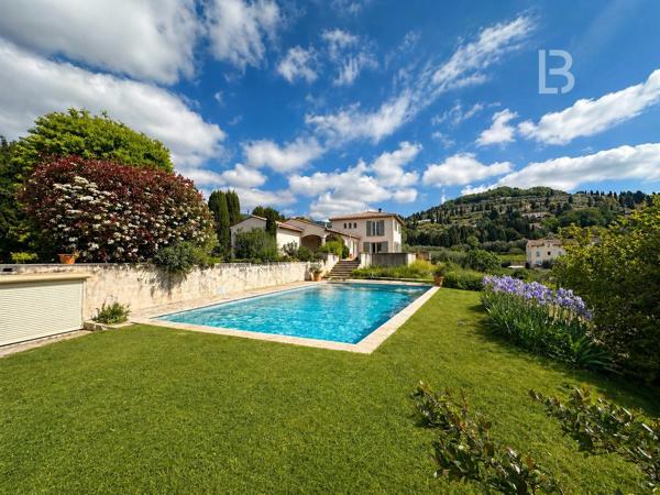 Maison de Standing à vendre avec piscine et vue dégagée sur les Collines