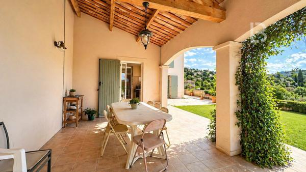 Maison de Standing à vendre avec piscine et vue dégagée sur les Collines