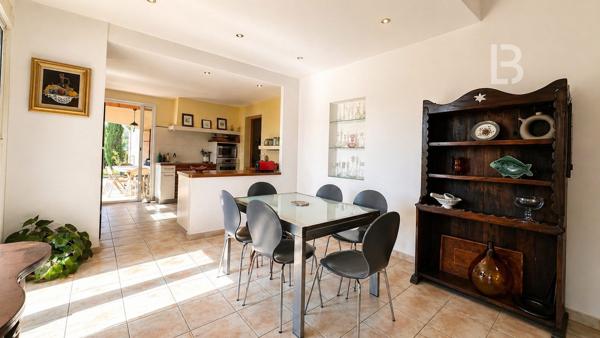 Maison de Standing à vendre avec piscine et vue dégagée sur les Collines