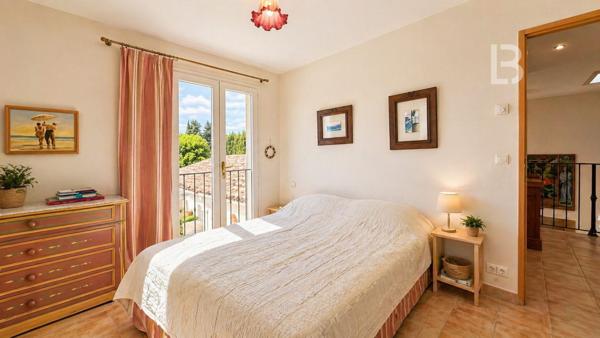 Maison de Standing à vendre avec piscine et vue dégagée sur les Collines